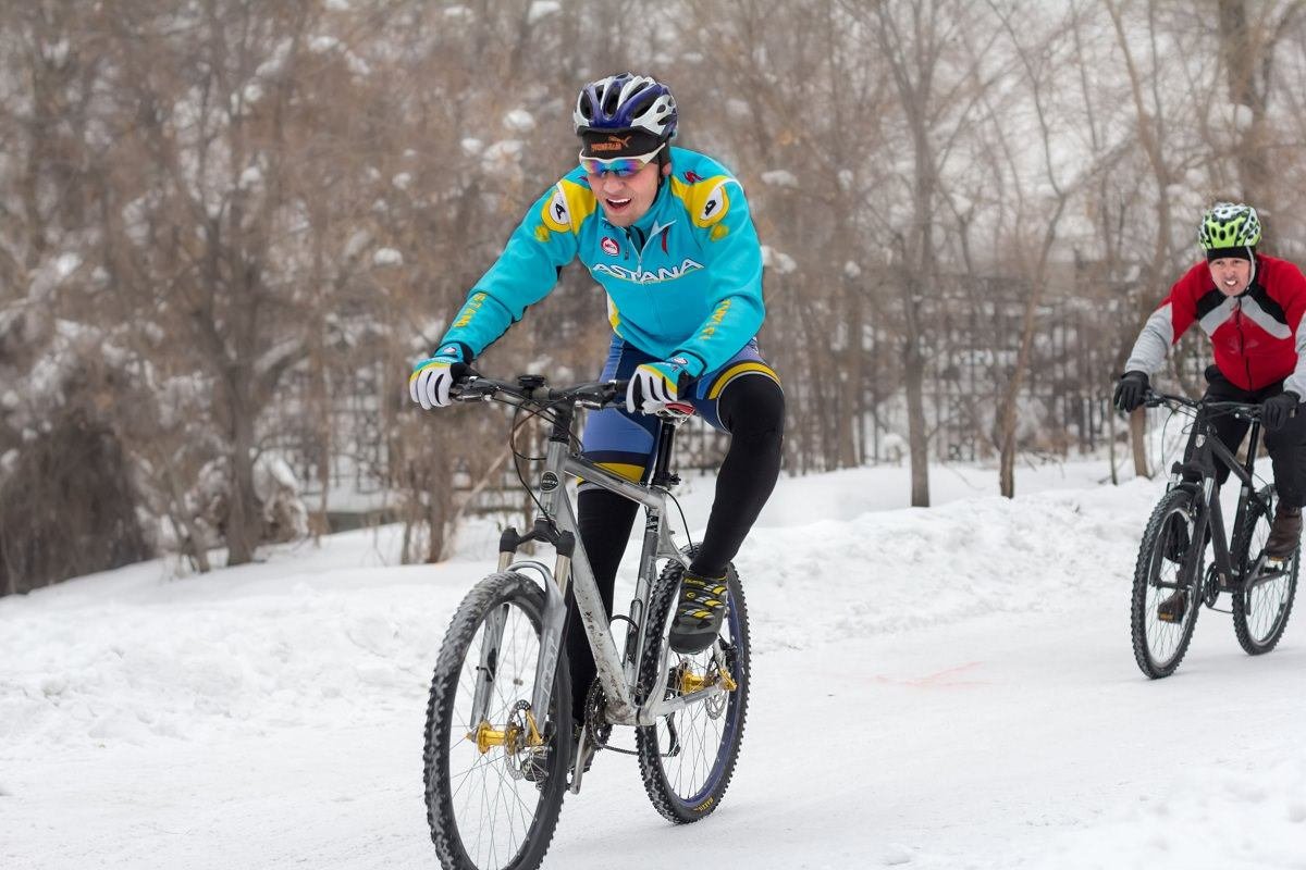 Winter Cycling Gear: Outfit Essentials to Stay Warm in Winter